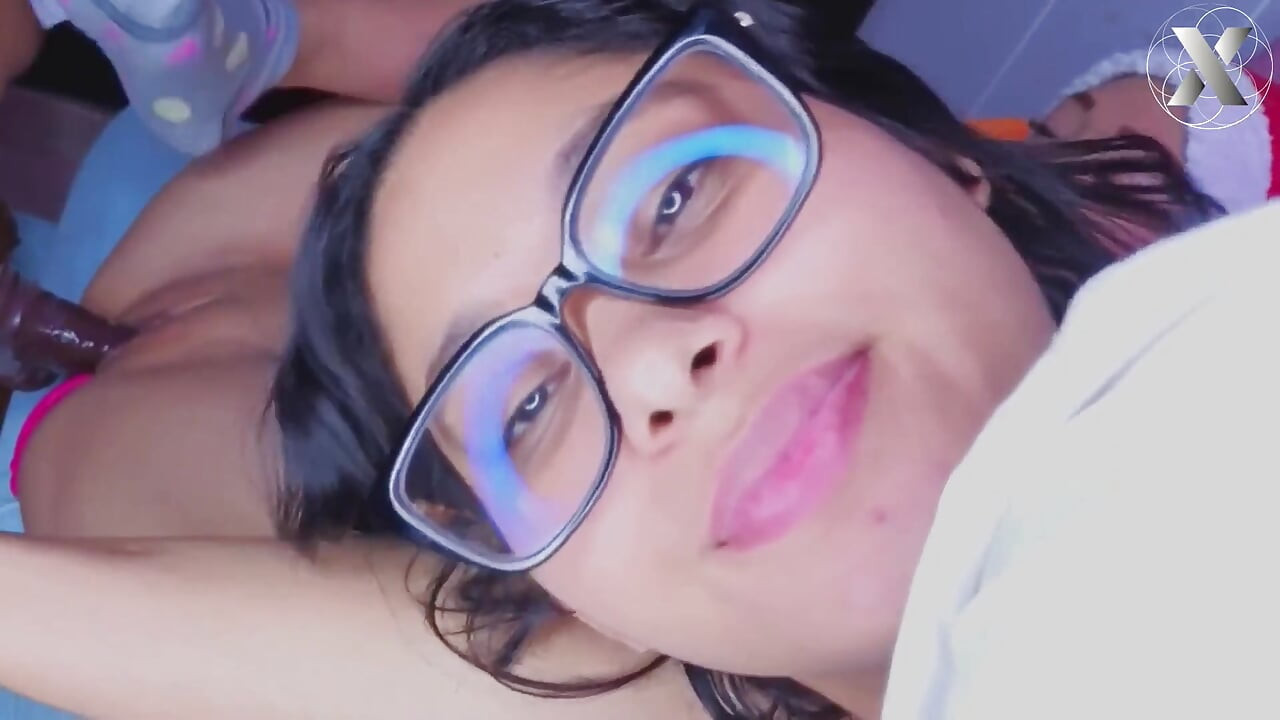 दर्पण हस्तमैथुन हमारे आंदोलनों की नकल कर रहा है