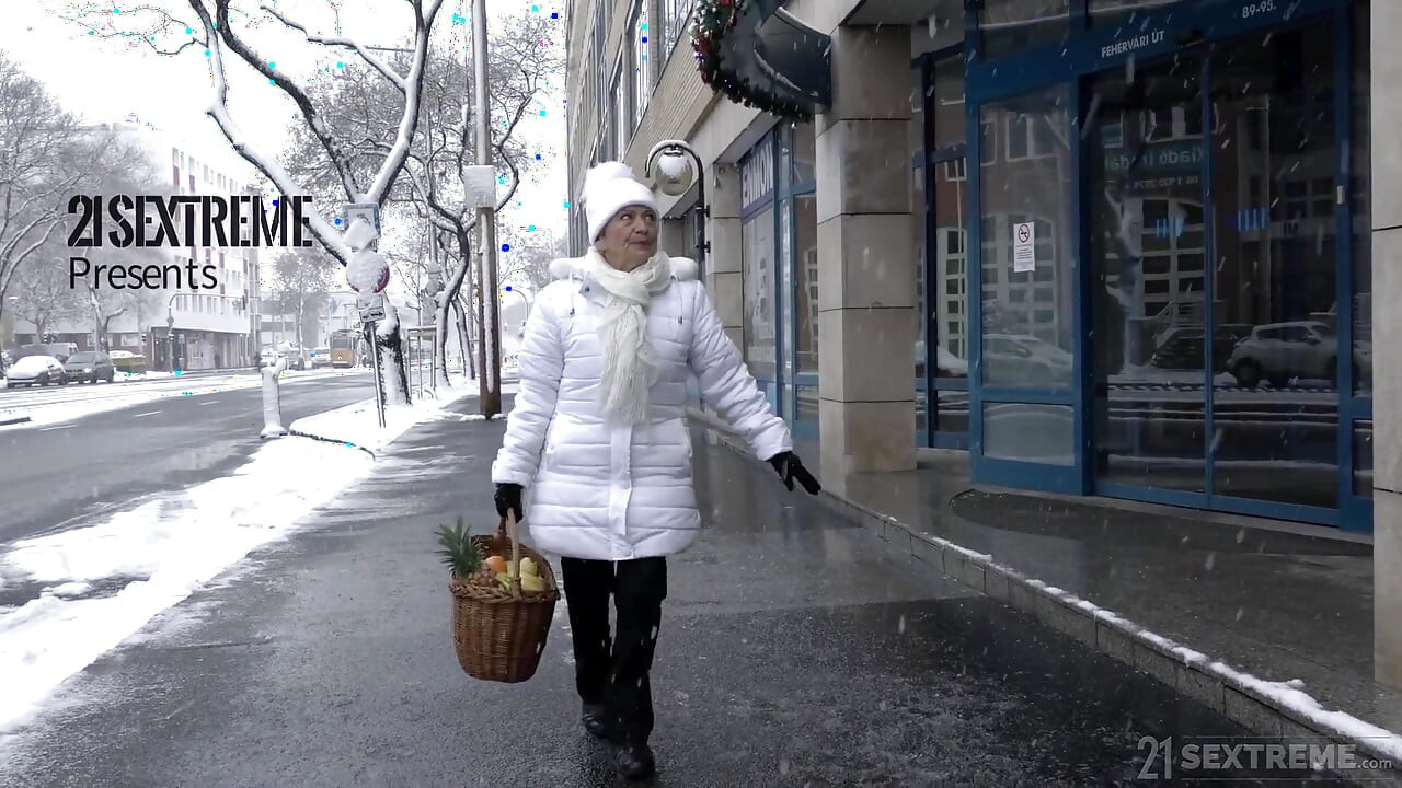 21セクストリーム - 成熟した美人マリヤが硬いペニスと冬の熱いデートを