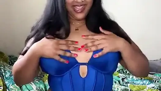 Азиатская толстушка соблазняет тебя своей огромной задницей