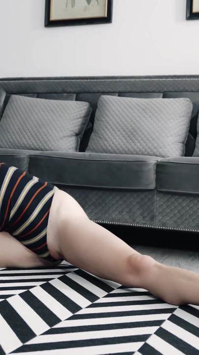 Flexible MILF toying her tight asshole