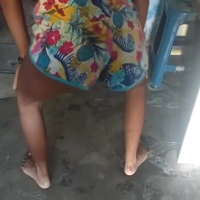 young girl dancing funk