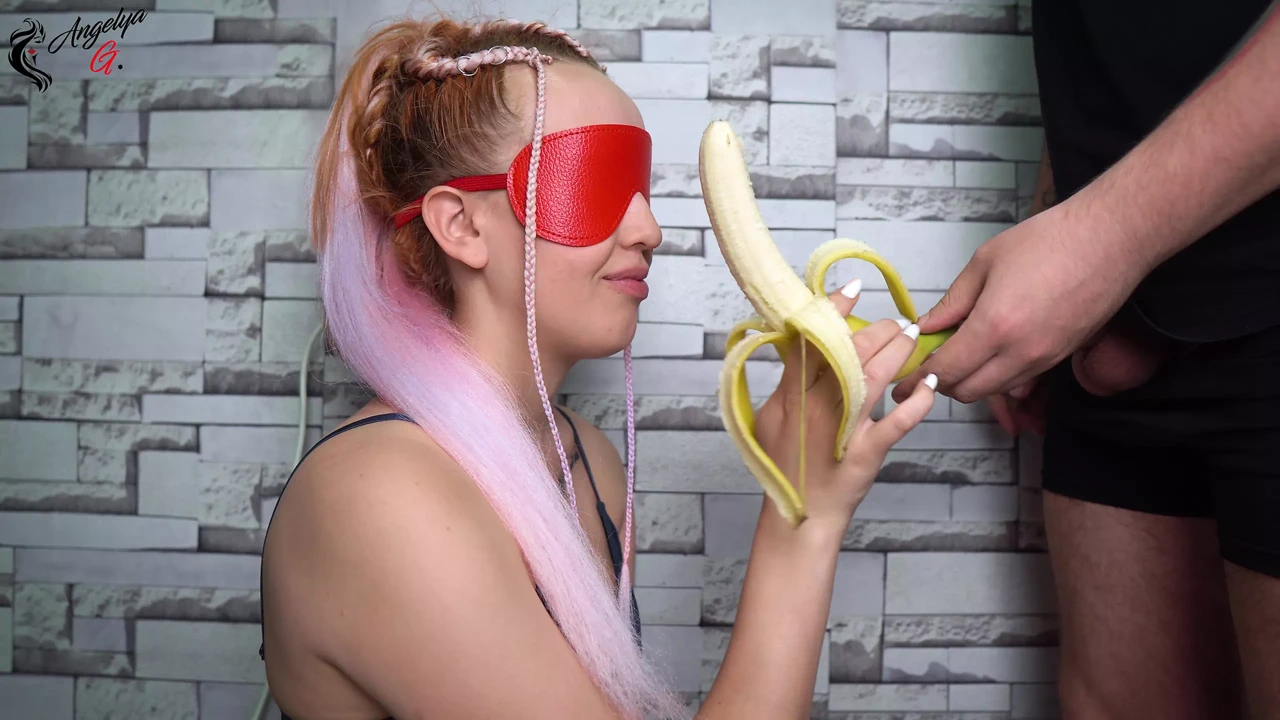 欺骗我的继妹玩“猜水果”！她喜欢我的鸡巴！惊喜！