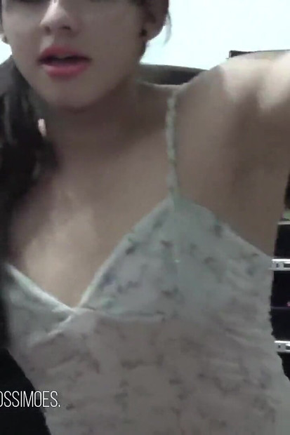 Hot Girl Fixing Her Hair and Twerking.