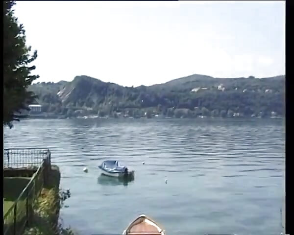 MILF Con Curvas Chupa Polla Gorda En Choza Humeosa