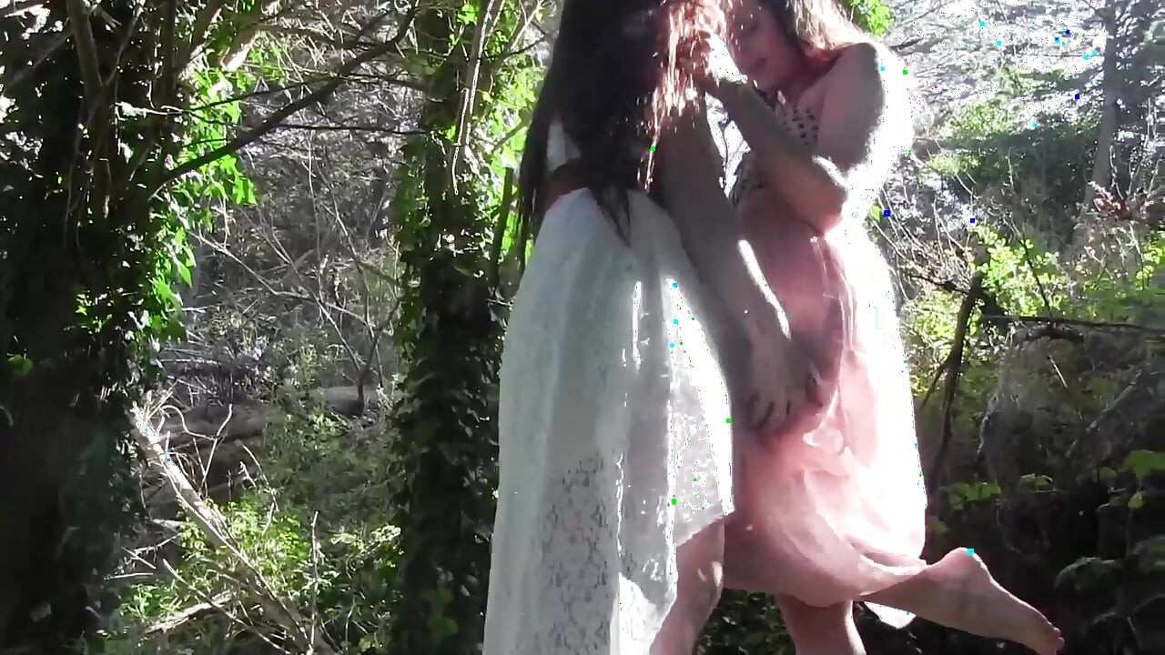 Bella rossi dan missy minks lagi asik masturbasi bareng cowok sapphic