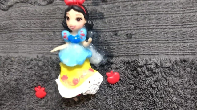 Snow White Princess little kingdom figure cum tribute