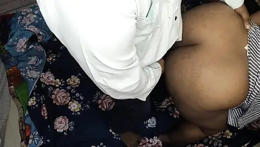 Ich habe die Gujarati-schwiegertochter gefickt, indem ich ein neues bett machte