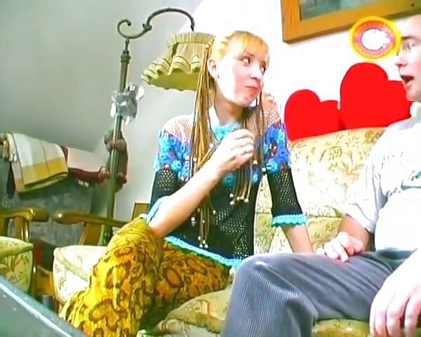 Sie ist eine von einer art deutscher teenager, der ihre muschi rasiert und gefickt hat