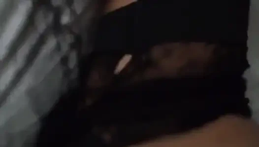 Dd'im sabah odama geliyor ve beni alıyor.