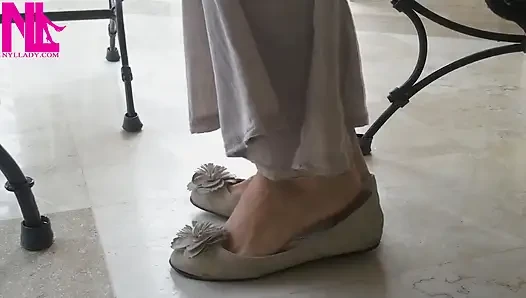 Ballet Flats Shoeplaying on Barefoot