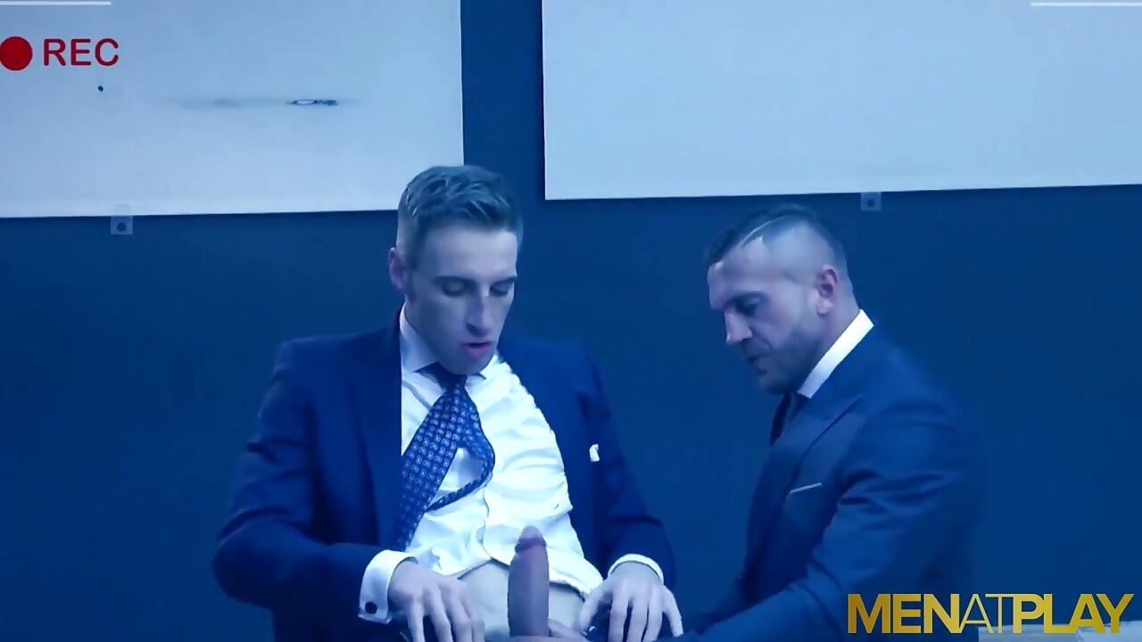 Menatplay - Handsome Kayden Gray anal fucks hunk Emir Boscatto