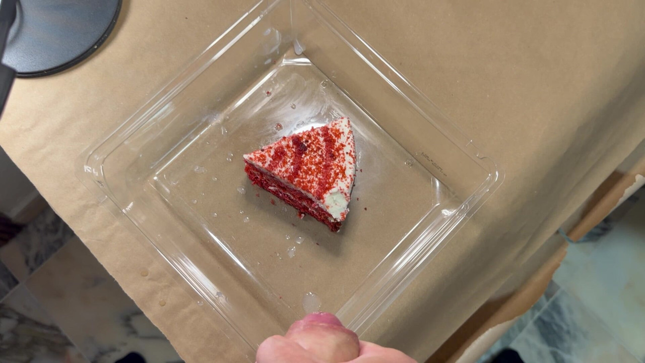 Cumming on cake