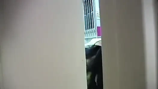 Amatör uzun saçlı model porno çekiyor