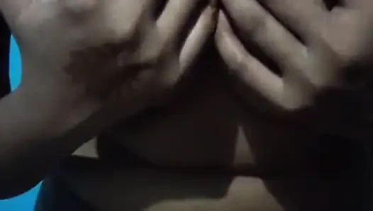 Üvey kız kardeş çıplak ve seksi video gönderiyor