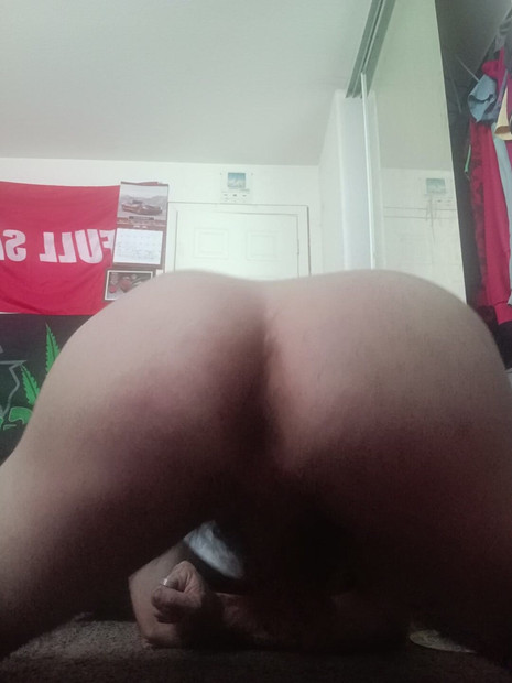 Shaking ass