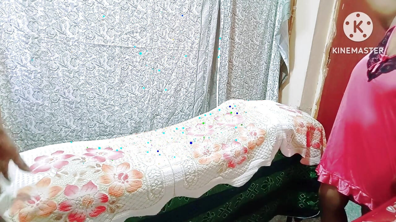 Layanan pijat sensual cewek tamil dengan minyak sensual- audio erangan erotis