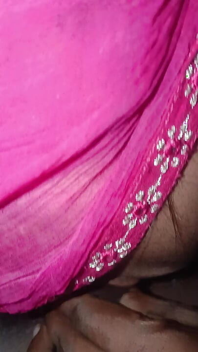 Desi sexy bhabhi ki puri Raat maje liye
