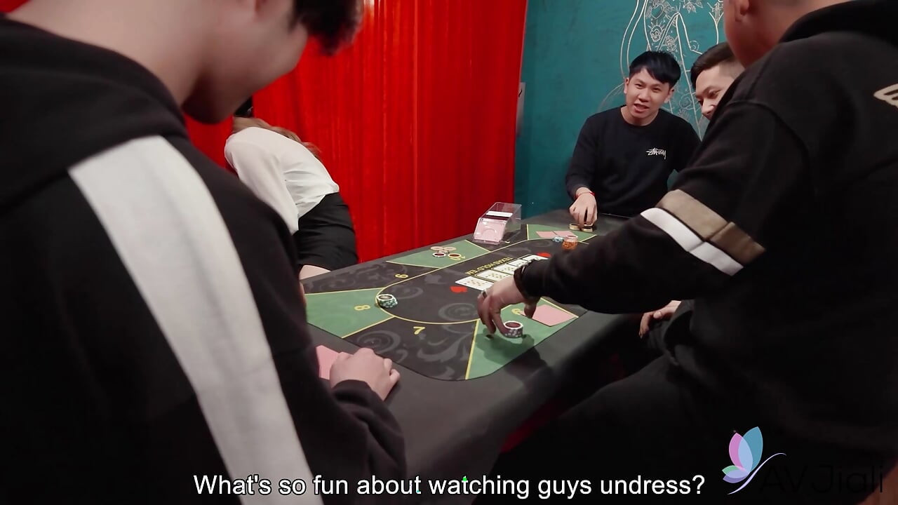 La traviesa taiwanesa Li Zhiyan se divierte con su novio