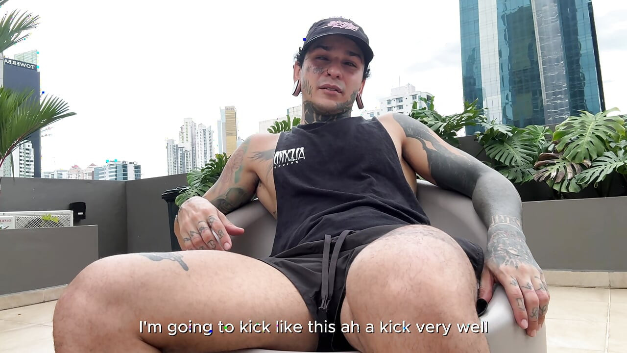 Ο γίγαντας Macabreink ταπεινώνει δημόσια τον μικροσκοπικό άνθρωπο