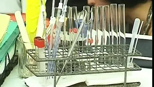 Сногсшибательная немецкая шлюшка развлекается анально в больничной оргии