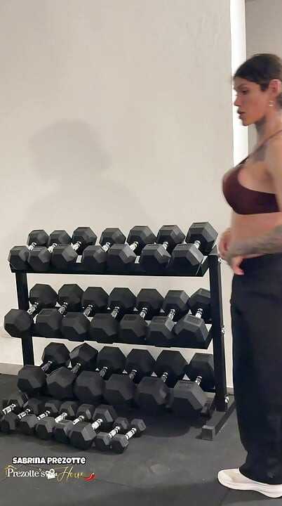 The Hottie Showing off Her Workout Skills, Being Sensual at the Gym.