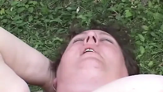 Толстые телочки лижут и трахают пальцами друг друга