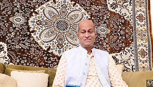 Indian Desi Old Man Making Love and Sex With Teenager Assistant