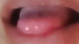 Sara aperta si masturba il buco della bocca nello spogliatoio per tamanna bhabhi