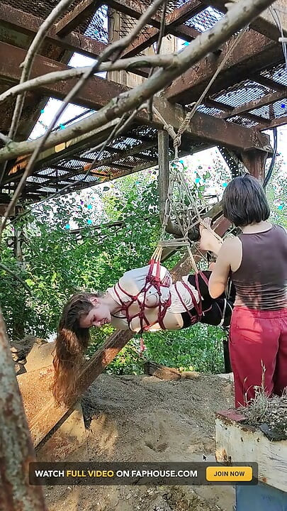 Prințesa Shibari iese afară