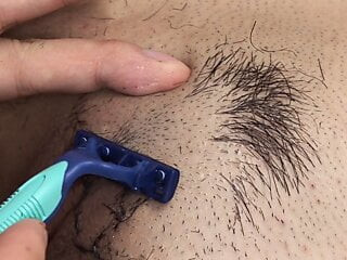 I dont fuck hairy Pussys i Shave the Pussy bevore i fuck you