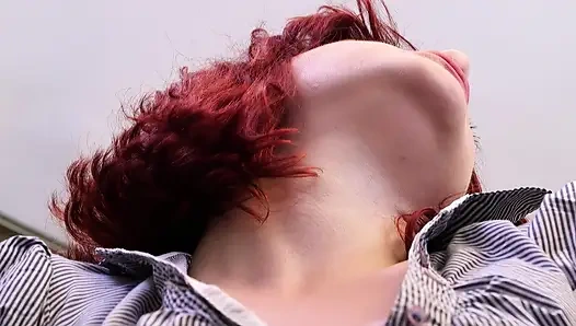 Omg! Горячую Горничную-брюнетку Трахает Мужик С Большим Членом В Отпуске - Страсть У Бассейна!