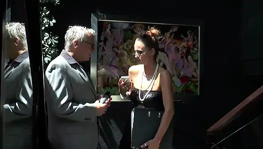 Ateşli piliç ve büyük yarakla mutfakta ateşli sikiş