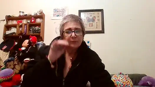 Striptiz büyük göğüslerini azdırıyor