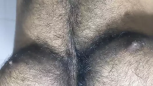 Hintli kaslı erkekler mastürbasyon yapıyor