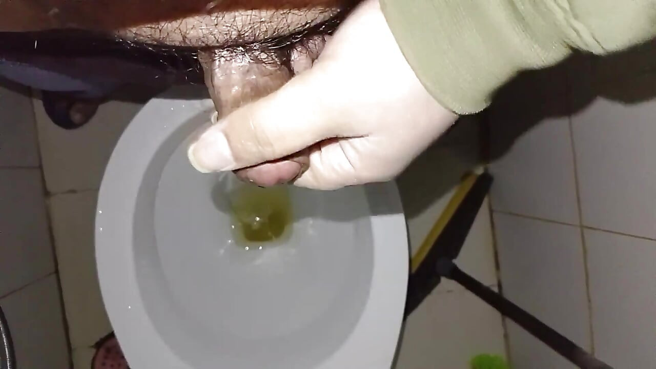 Pissing Video