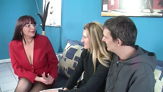 Azgın öğretmen seks dersleri veriyor