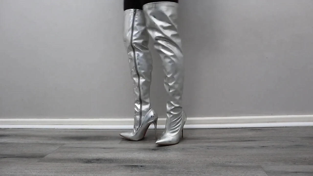 Boots: Modeling Different Pairs of Boots