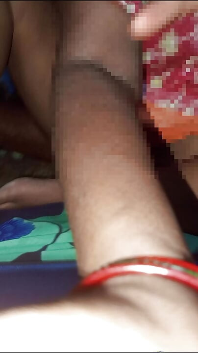 Ovo je moj osamnaesti puni seks video, napravio sam vlak od tetine pičke.