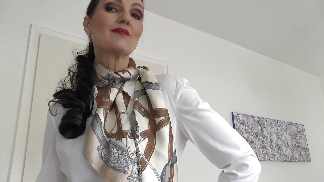 Επίδειξη μόδας μεταξωτού κασκόλ, JOI, Lady Victoria Valente