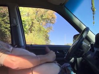 Papà si masturba in macchina
