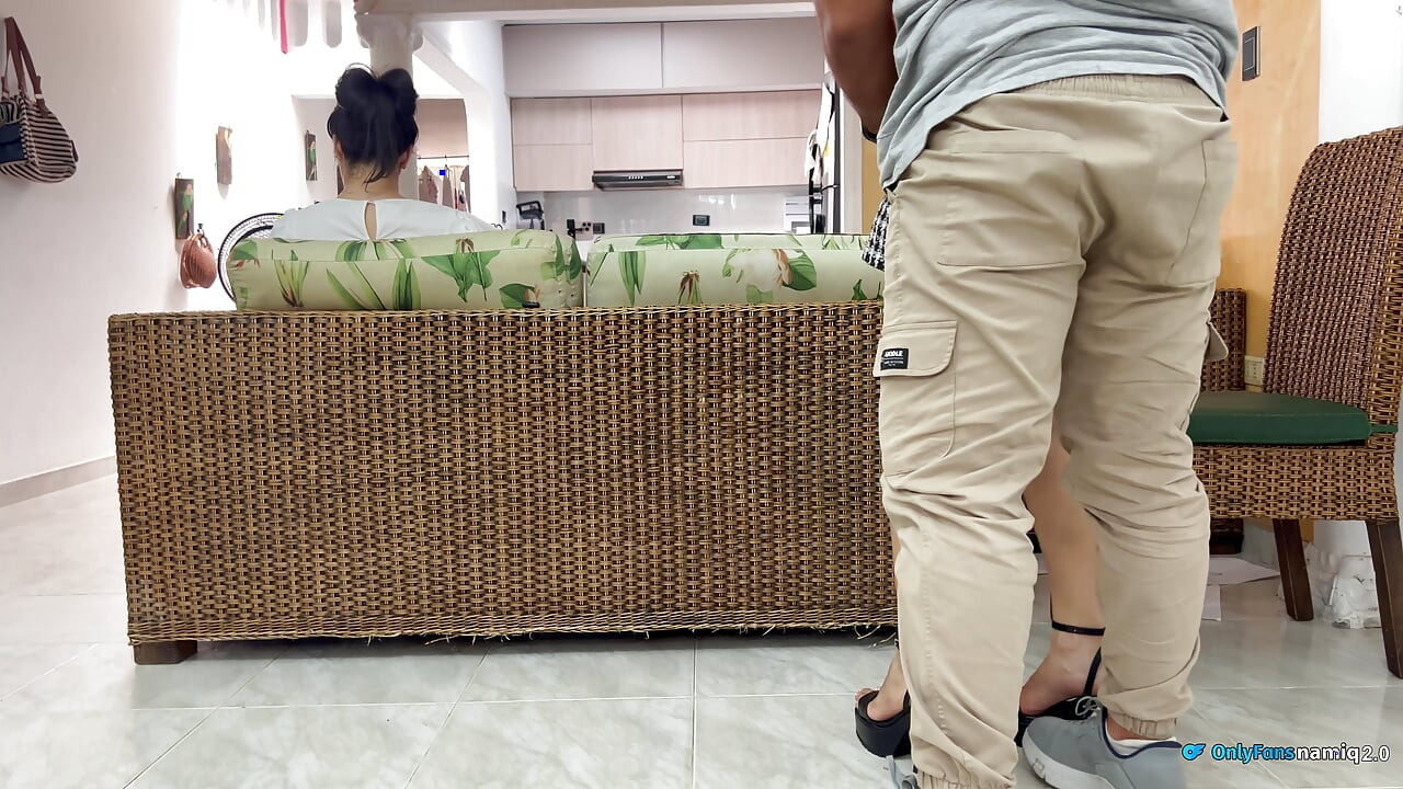 妻の後ろで弁護士とセックスする!