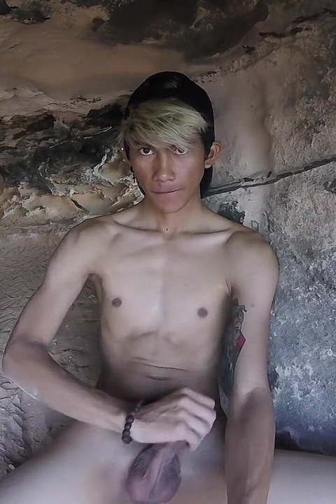 Boner Stroking at the Beach