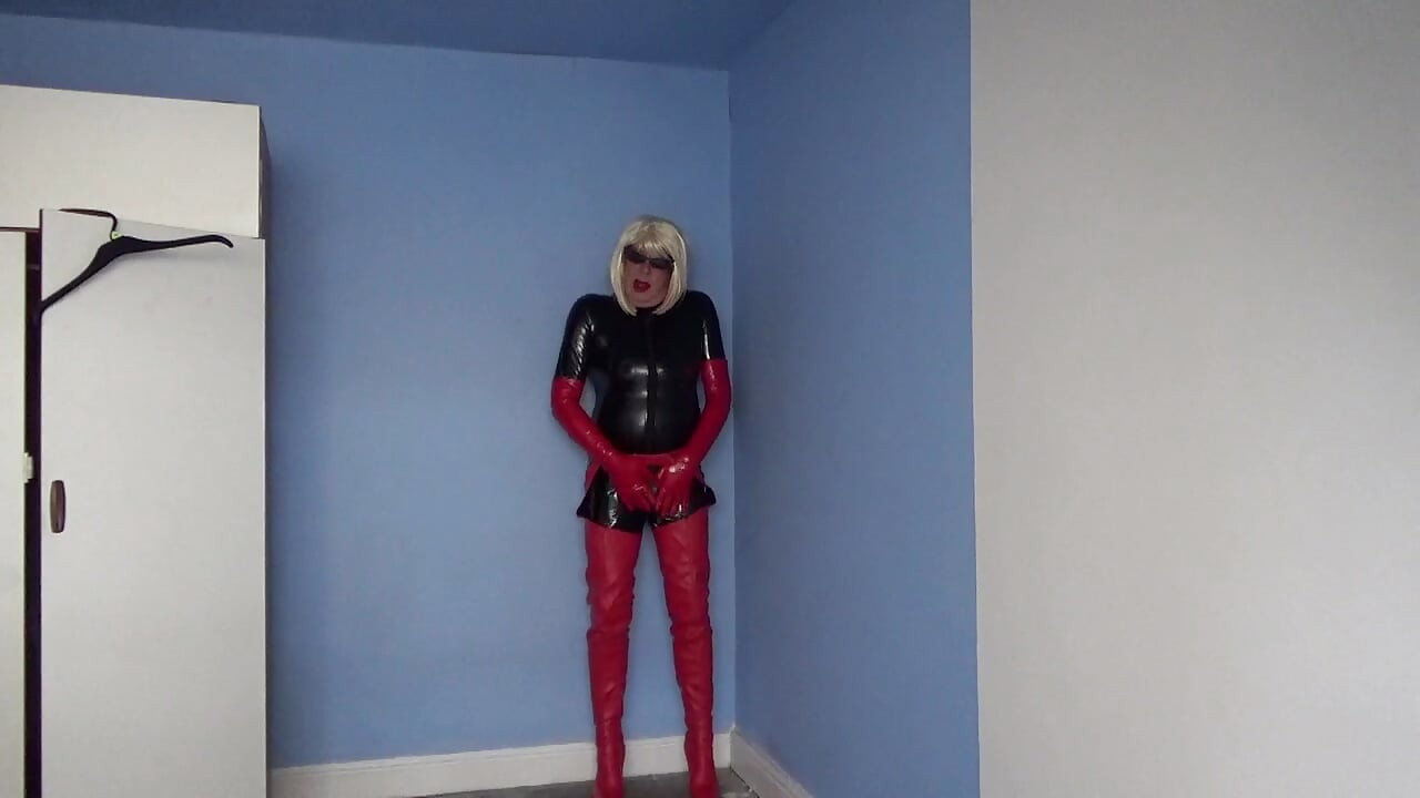 Čizme i PVC catsuit