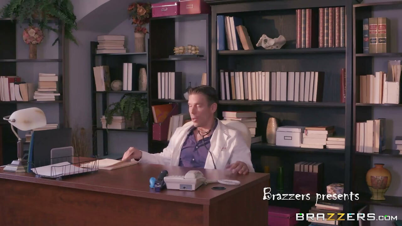 הרפתקאות דוקטורס - כריסטי סטיבנס אוהבת אנאלי והמון ת'יק