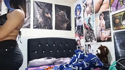 Ich ficke mich, kleine schlampe, sie kann ihre wünsche nicht zurückhalten und obwohl ihre mutter sie bestraft, entkommt sie immer, damit ich ficken kann