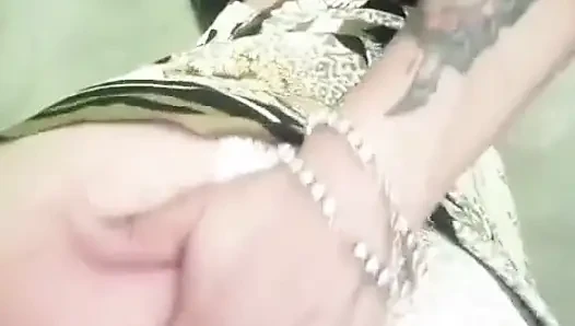 Bantu aku untuk memilih celana dalamku
