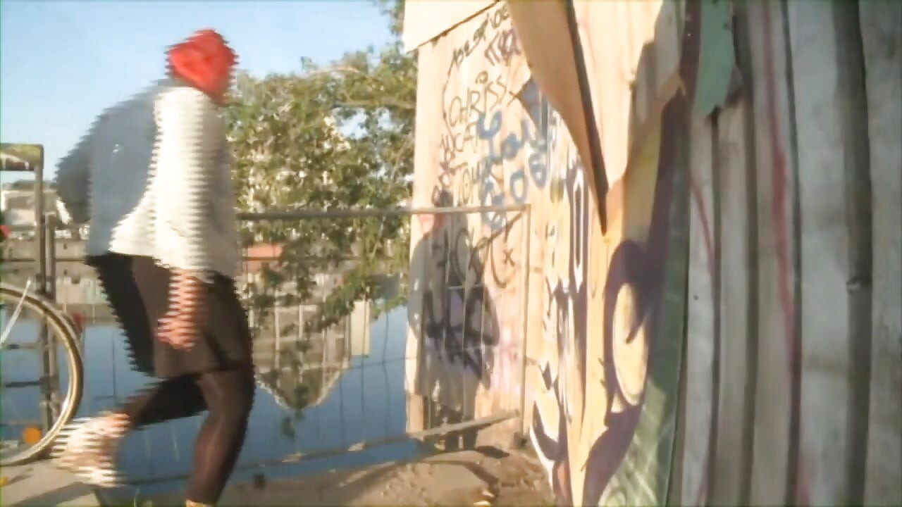 Cooky vill knulla sitt internetdatum på Berlinmuren