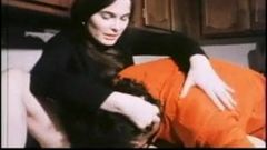 Tina Russell als Zimmermädchen, das gefickt wird (1971)