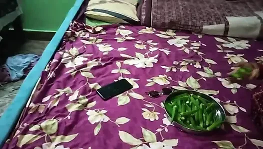 Kayınbiraderi göğüslerine bastırarak seks yapıyor