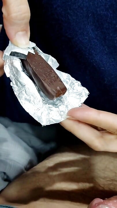 Rychlovka! Vystříkej se na její oblíbenou čokoládu!
